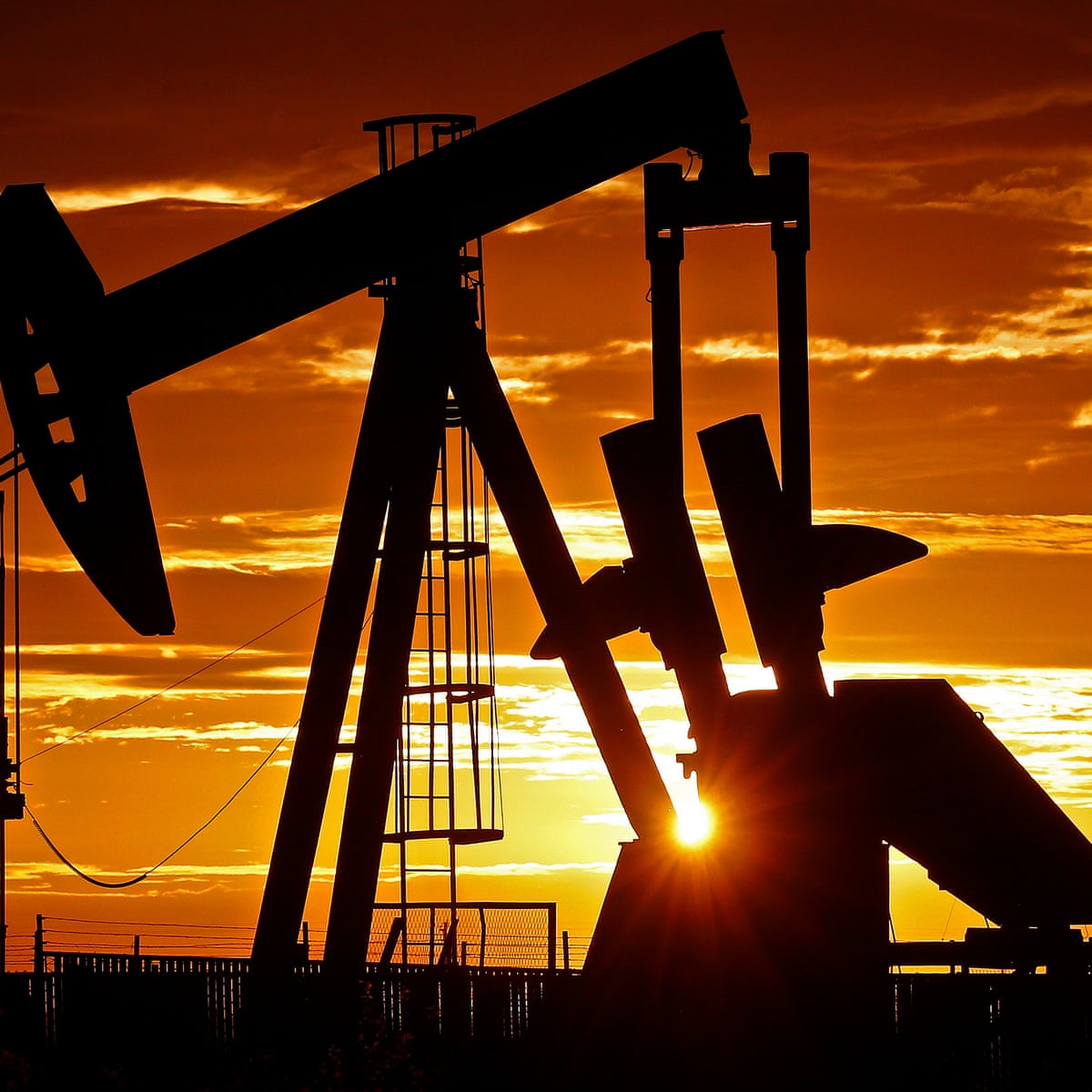 World oil prices increase about 2% before Christmas holiday