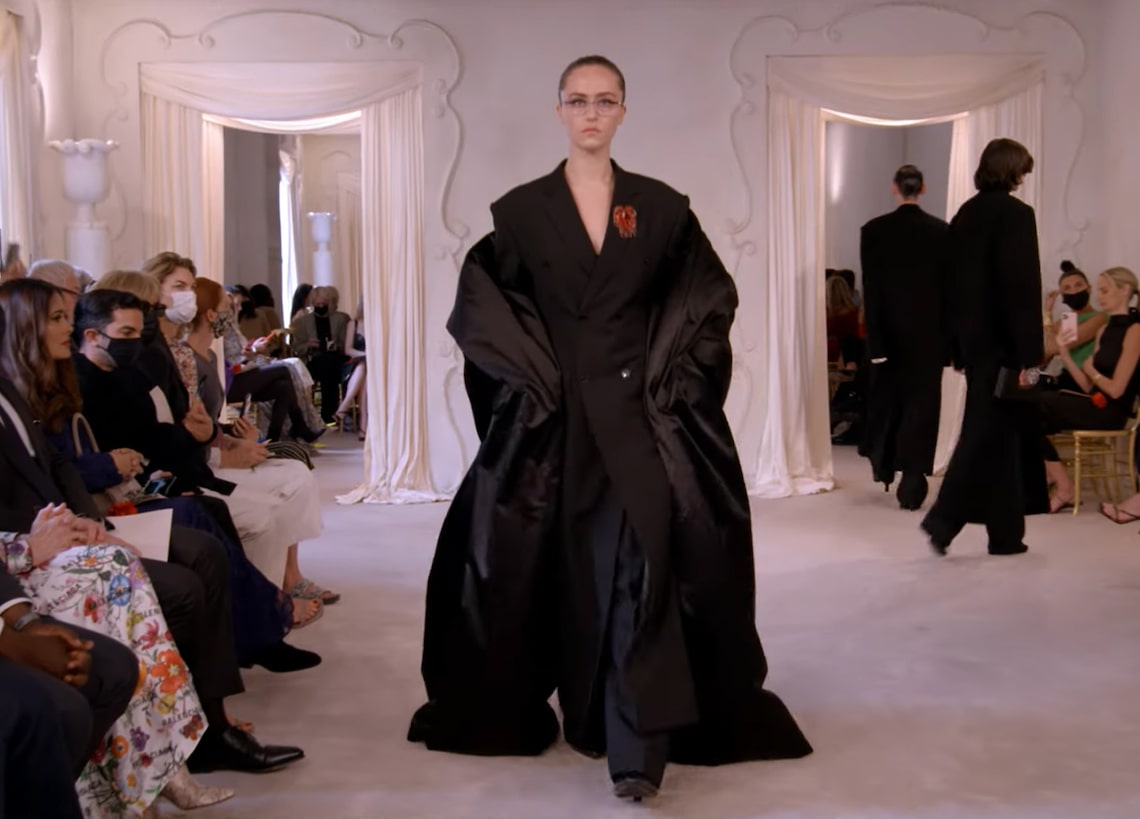 Balenciaga couture fall-winter 2021 contemporary echoes of the past