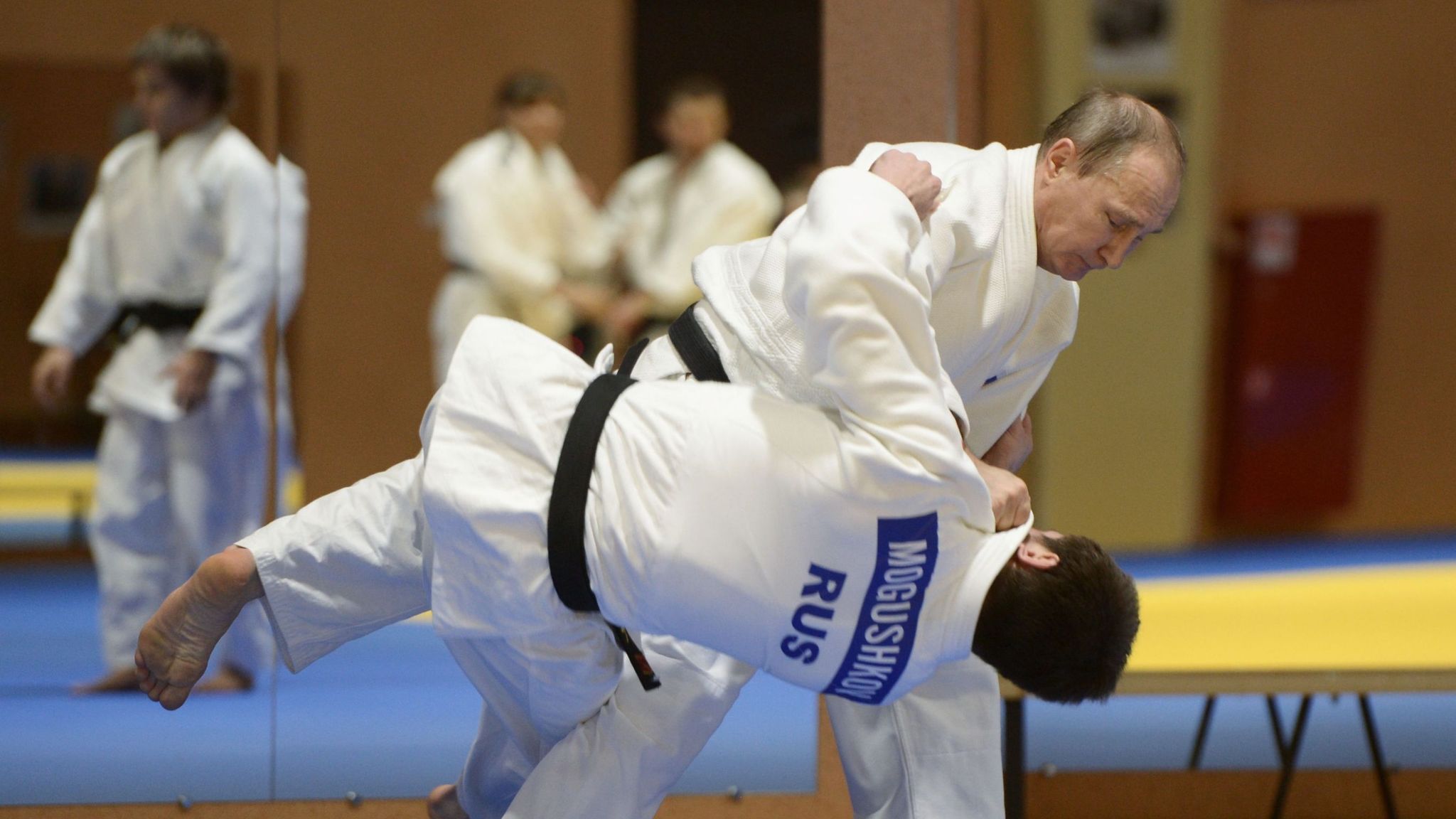 The International Judo Federation deprives Mr Putin of the honorary presidency