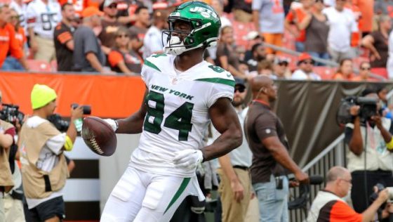 Corey Davis, who has a knee issue, is added to the Jets' practise report