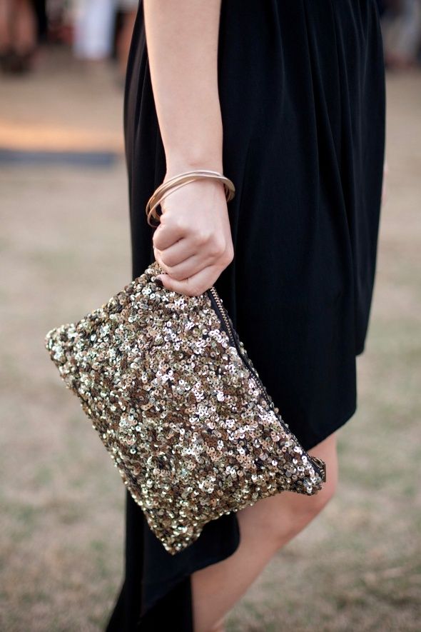 A must-have for the festive season sparkling rhinestones handbag